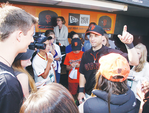 Image of our FastForwad reporters interviewing Marco Scutaro